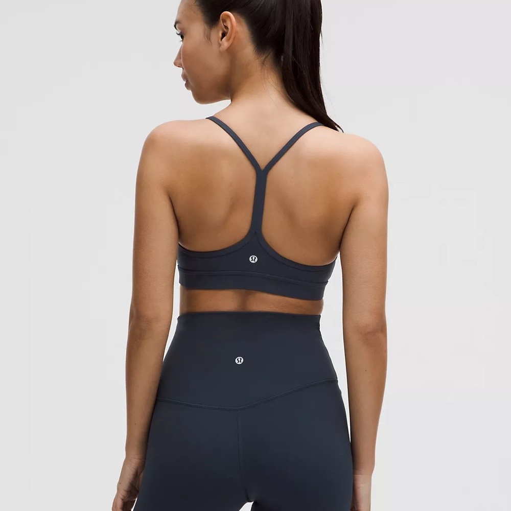 Lululemon Flow Y Bra Nulu Light Support, A–C Cups (size 6) - navy